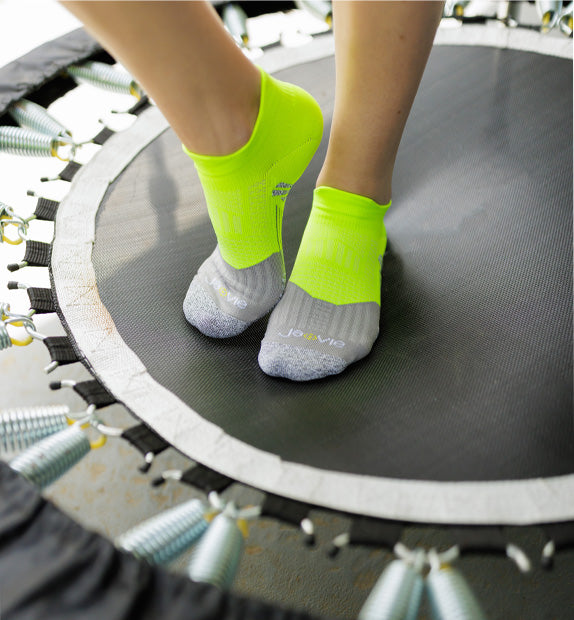 #color_black-white-neon-yellow